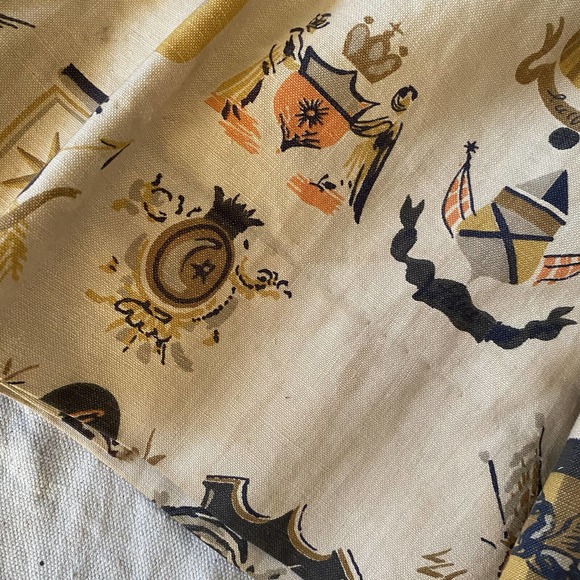 Vintage 1950s Cotton Novelty Print Circle Skirt Coat of Arms Crests Lions Arrows - Picture 14 of 15